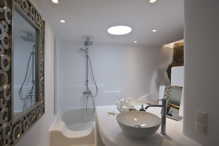 Bathroom 3, Ruby Suite, South Aegean