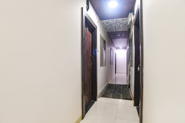 Others 5, FabHotel Green Park I, Rajiv Gandhi Circle, Indore
