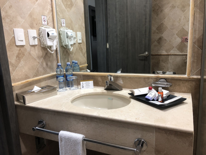 Bathroom 4, We Hotel Aeropuerto, Mexico City