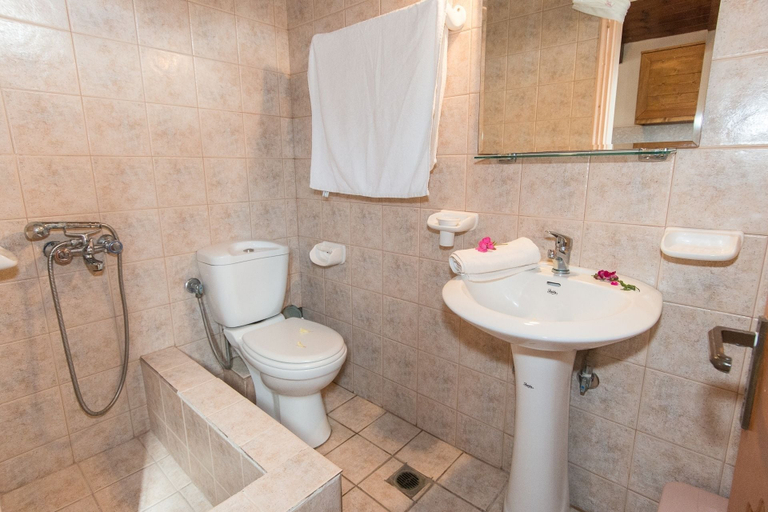 Bathroom 5, Lofos Studios, Ionian Islands