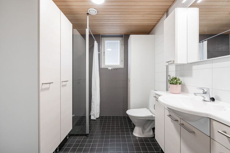 Bathroom, 1BR & Balcony next to Railway Station, Pirkanmaa