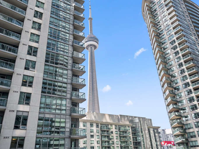 Exterior & Views 2, Stallion Suites Opp CN Tower & Scotiabank Arena, Toronto