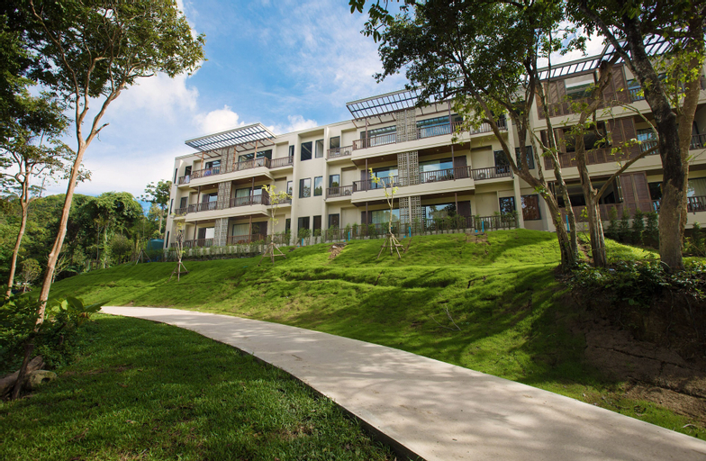 Exterior & Views 11