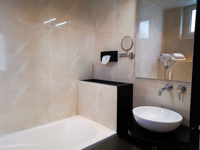 Bathroom 4, Hôtel Le Boeuf Couronné, Eure-et-Loir