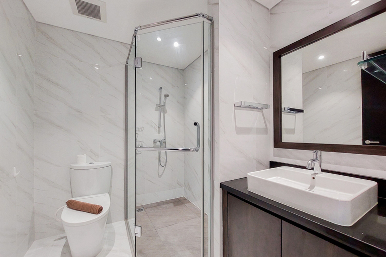 Bathroom 2, Spacious And Comfy 1Br Apartment At Branz Bsd City, South Tangerang