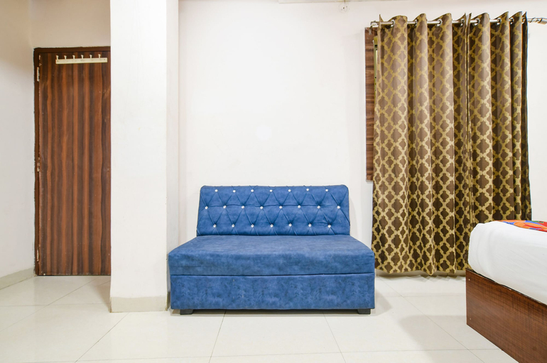 Others 3, FabHotel Green Park I, Rajiv Gandhi Circle, Indore