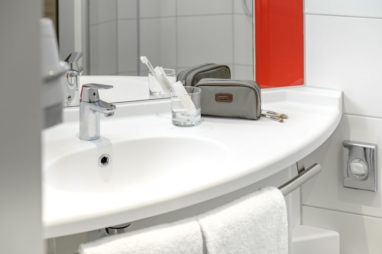 Bathroom 5, Ibis Landshut city, Landshut
