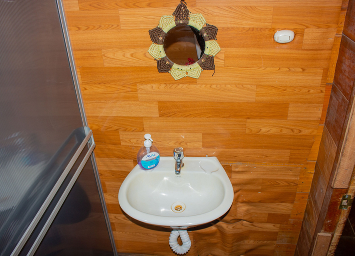 Bathroom 4, Tronco Tambopata Adventure, Tambopata