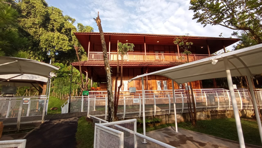 Exterior 6