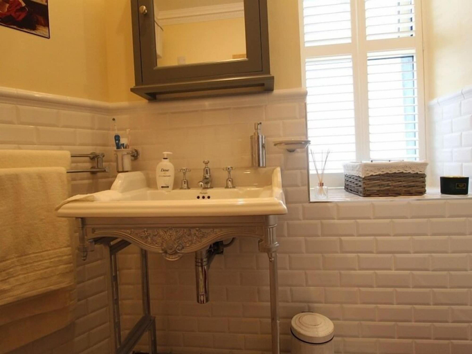 Bathroom 3, The Post House