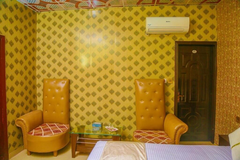 Others 5, Classio Motel, Lahore