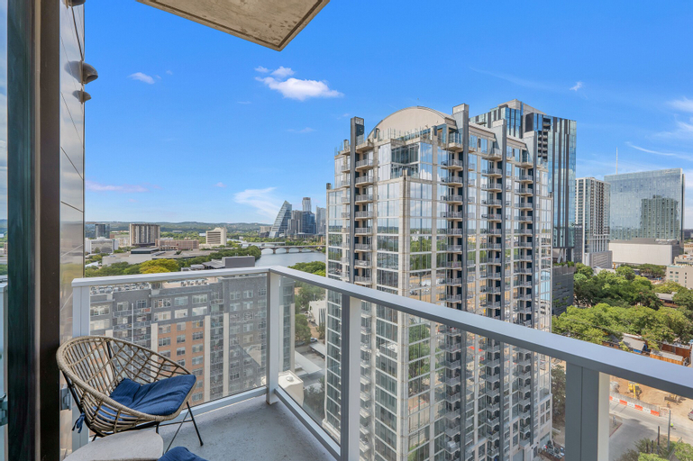 Exterior & Views 14