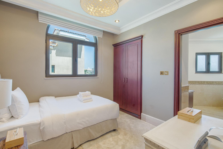 Bedroom 5, Palm Jumeirah Beach Front XL Villa w Prvt Pool, Dubai