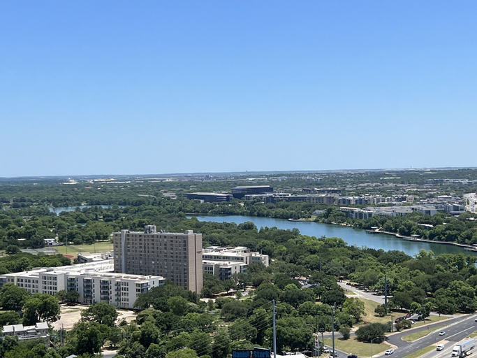 Exterior & Views 5