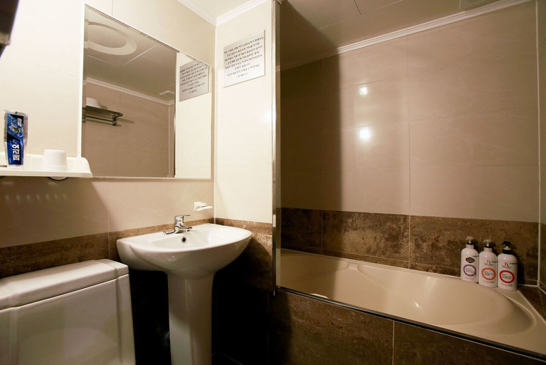 Bathroom 4, Garden Hotel, Pocheon