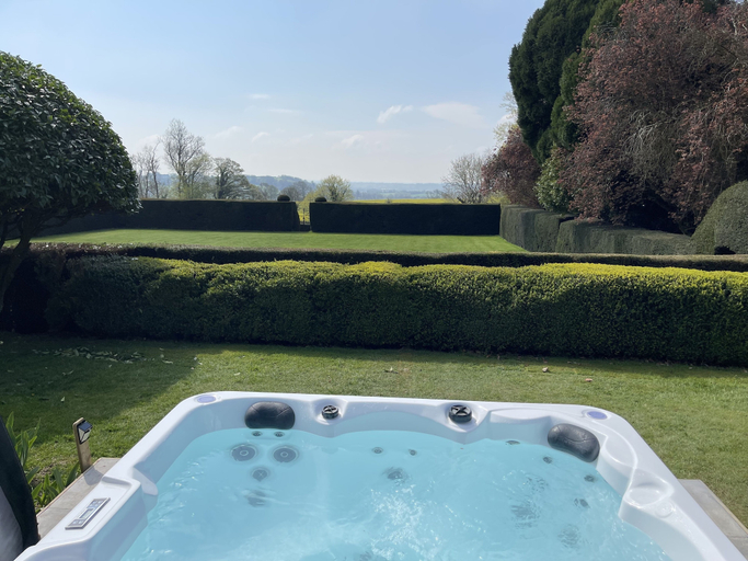 Sport & Beauty, Drakestone House Manor With Breathtaking Cotswolds Views, Gloucestershire