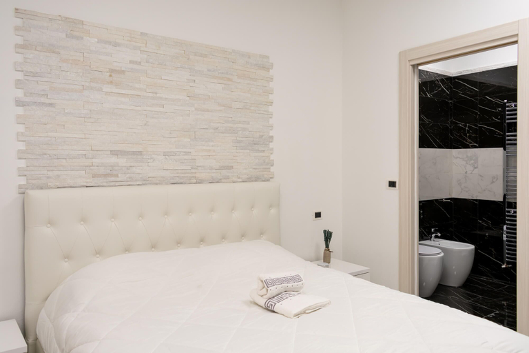 Bedroom 3, Royal Central Room, Bologna