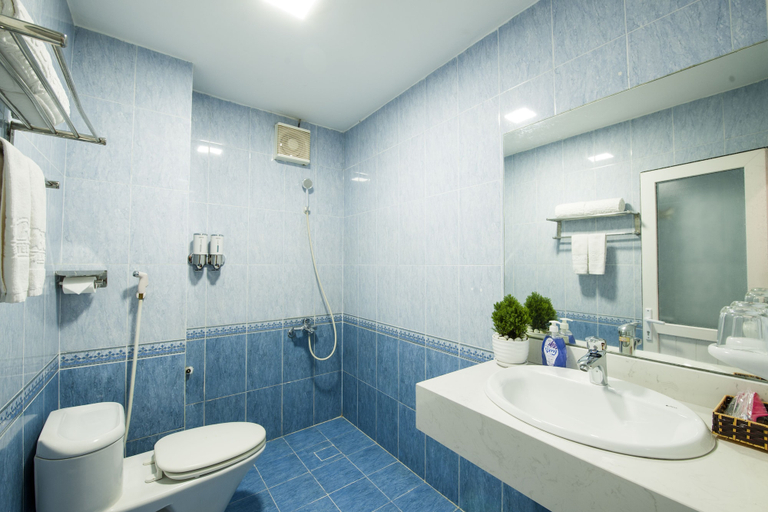 Bathroom 4, Khach San Sao, Long Biên