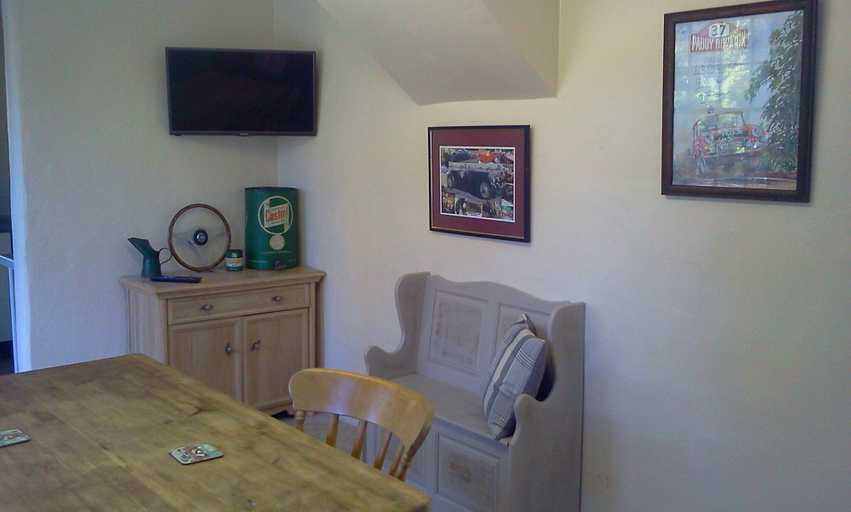 Others 3, Cottage - Sleeps 4 - Pets Ok - Garden - Parking, Lancashire