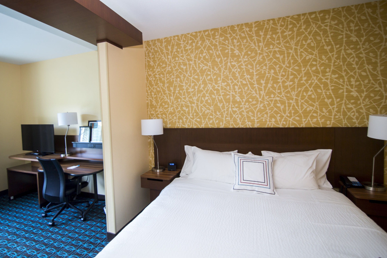 Bedroom 3, Fairfield Inn & Suites Cambridge, Guernsey