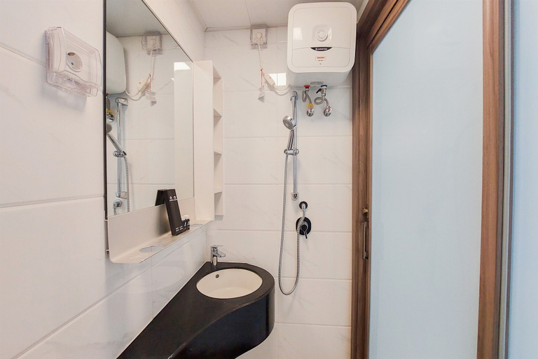 Bathroom 5, Nice And Comfy Studio Apartment At Sky House Bsd, South Tangerang
