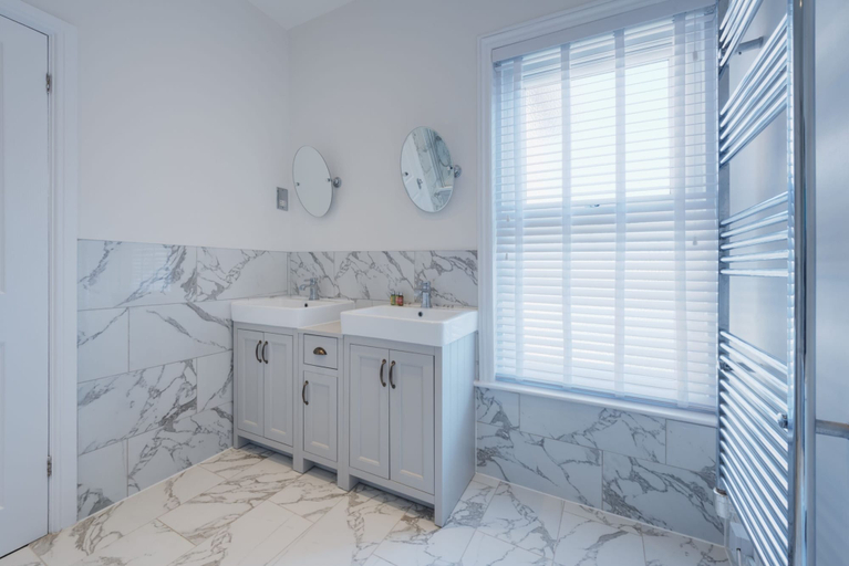 Bathroom 4, Somerset House Hotel & Restaurant, Portsmouth
