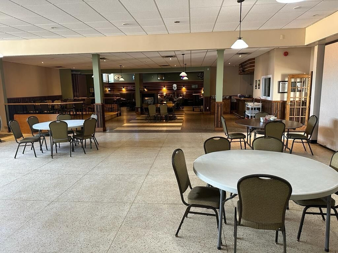Food & Drinks 4, Bears Den Lounge and Motel, Renfrew