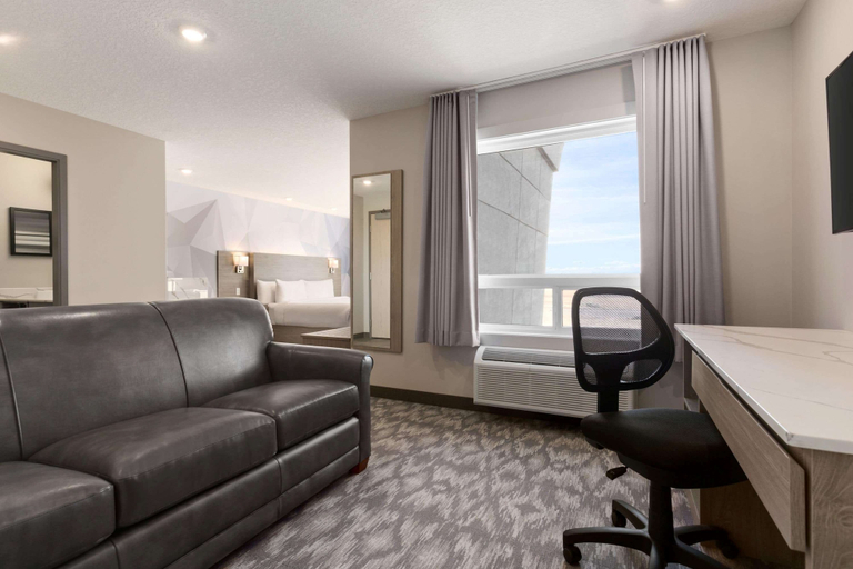 Bedroom 2, Days Inn by Wyndham Calgary North Balzac, Division No. 6
