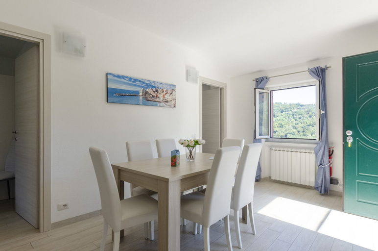 Dining Room 4