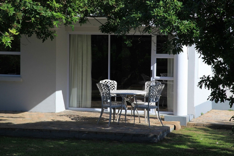 Exterior & Views 8