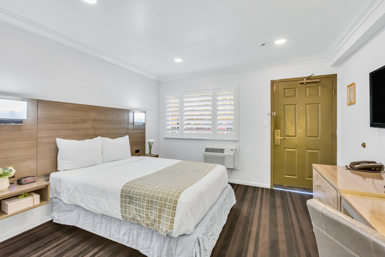 Bedroom 3, Napa Valley Hotel & Suites, Napa