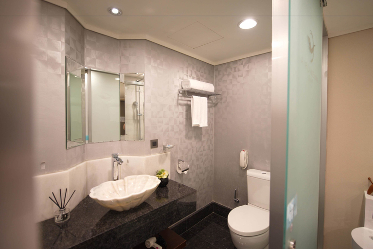 Bathroom 4, Ximen Airline Hotel, Taipei City