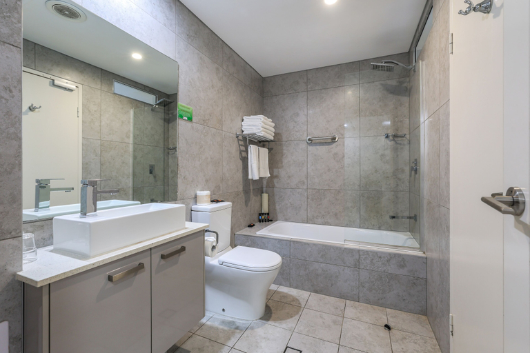 Bathroom 5, Argus Hotel Darwin, Darwin