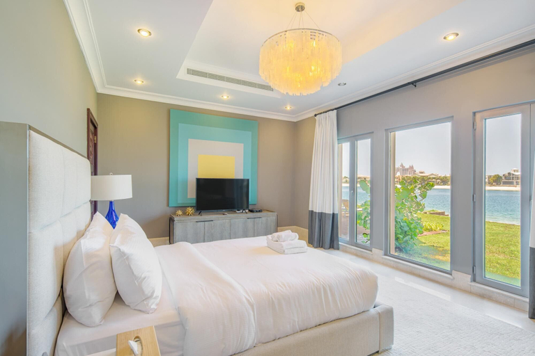 Bedroom 4, Palm Jumeirah Beach Front XL Villa w Prvt Pool, Dubai