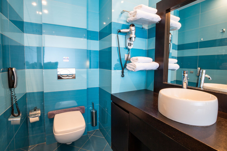 Bathroom 5, Konstantinos Palace, South Aegean