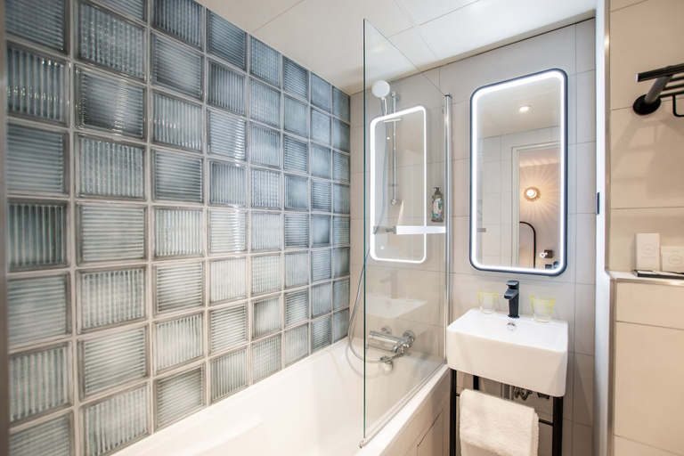 Bathroom 5, Hôtel de l'Espérance, Paris