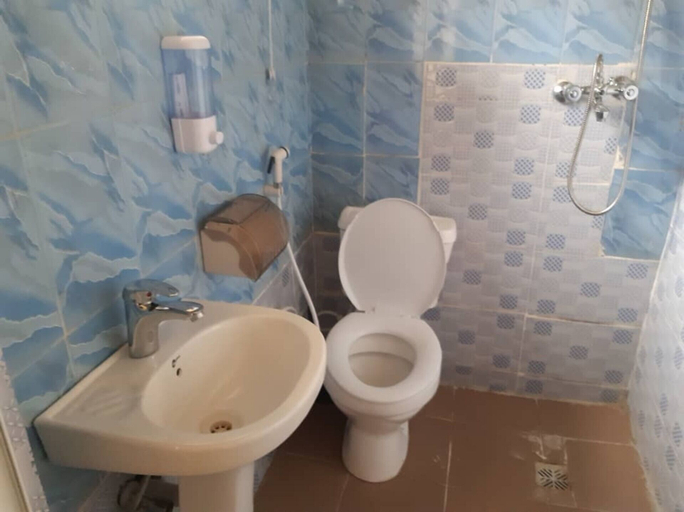 Bathroom 4, Remarkable 2-bed Apartment in Lagos, Ikeja