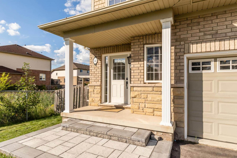 Exterior & Views 2, Unique Townhome Private HOT TUB Gym Sauna BBQ Playground Garage, Hamilton