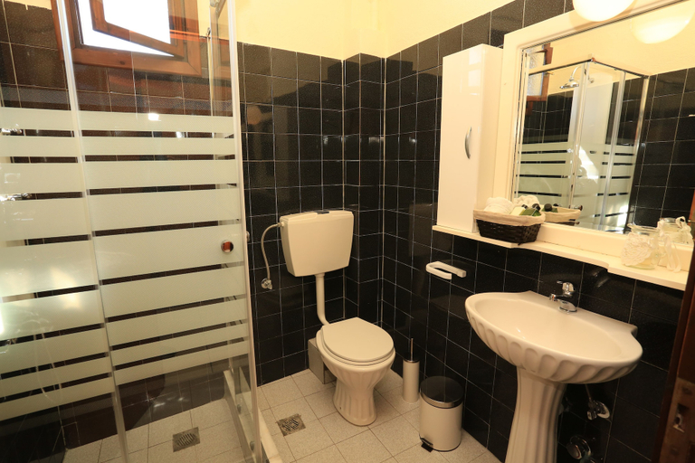 Bathroom 4, Hotel Magdalena, Central Macedonia