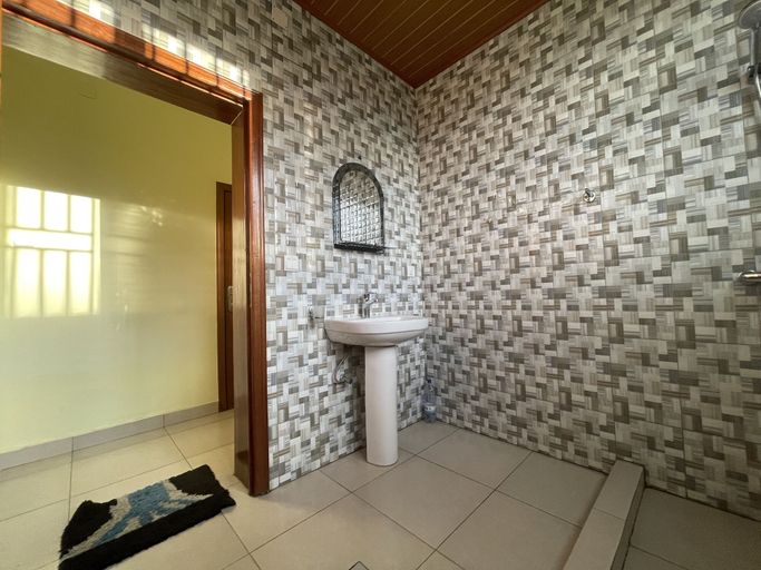 Bathroom, Captivating 7-bed House in Kigali, Rwanda, Gasabo
