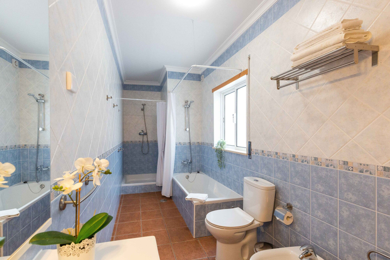 Bathroom 4, Villa Marquez Apartments, Vila Real de Santo António