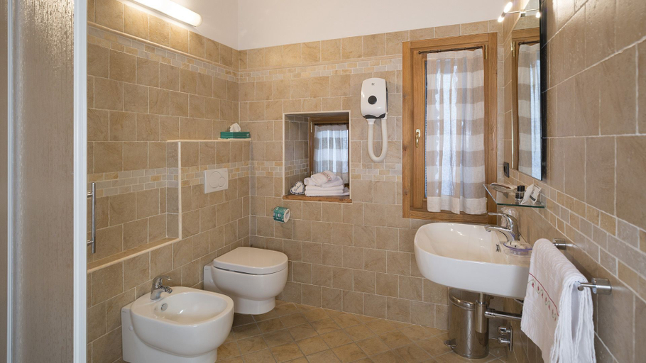 Bathroom 3, Dresalwoald, Aosta