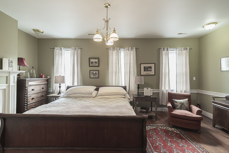 Bedroom 3, Light Horse Inn, Jefferson