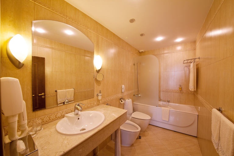 Bathroom 5, Grand Hotel London, Varna