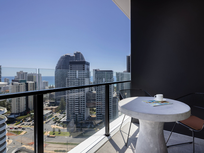 Exterior & Views 14