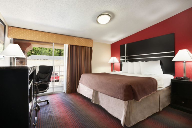 Bedroom 3, Howard Johnson by Wyndham North Plainfield, Somerset