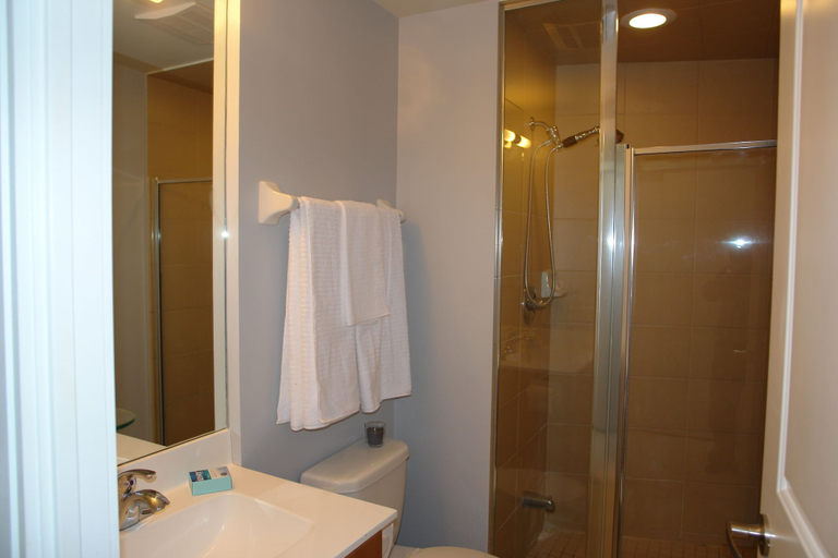 Bathroom 3, Goodwood Suites, Peel