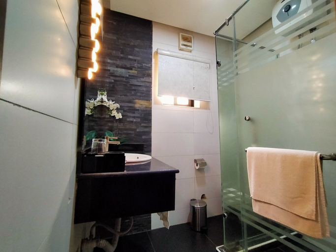 Bathroom 3, Iris Hotel, AbujaMun