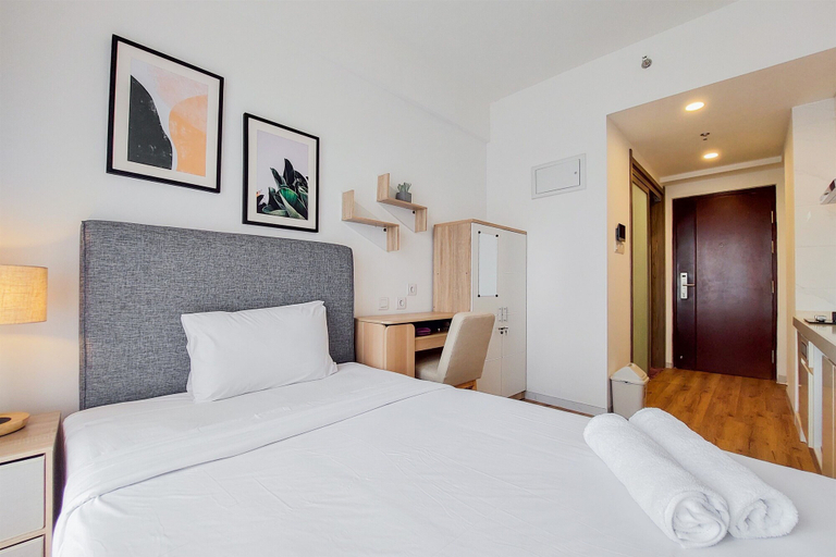 Room 2, Warm And Simply Studio Apartment At Sky House Bsd, South Tangerang