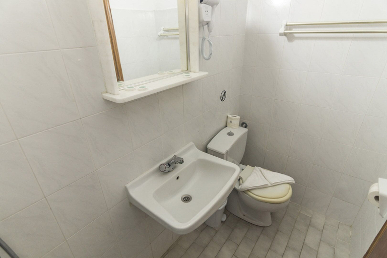 Bathroom 5, Tivoli Hotel, South Aegean